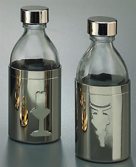 Wein- und Wasserbehälter, Glas mit Metallummantelung 