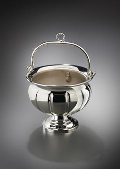Holy water carrying basin
silver-plated, diameter: 18 cm 